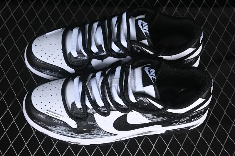 All categories Nk SB Dunk Series Nk SB Dunk Low High-end customized low-top sneakers Nike SB Dunk Low Punk style black and white straps High-end customized low-top casual sneakers DD1391-100